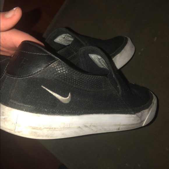 Black and white nike slip on shoes size 9.5 - Picture 5 of 7